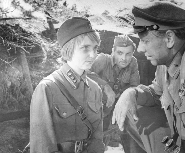 Живые и мертвые (1962) через торрент скачать Живые и мертвые (1962) сериал через торрент скачать