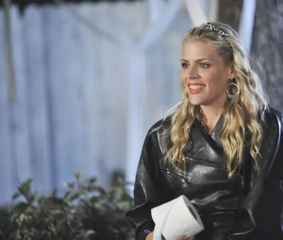 Город хищниц (2009) в хорошем качестве через торрент Город хищниц (2009) сериал в хорошем качестве через торрент