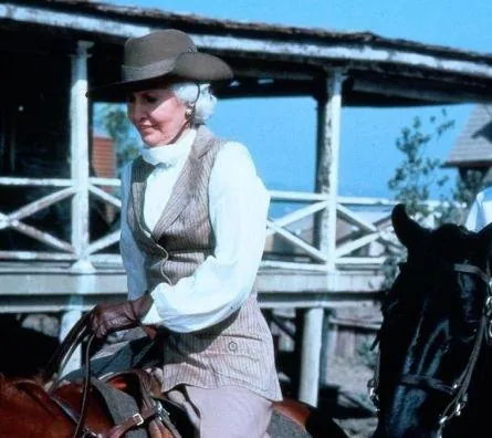 Поющие в терновнике (1983) в хорошем качестве через торрент Поющие в терновнике (1983) сериал в хорошем качестве через торрент