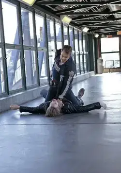 Везунчик (2013) через торрент скачать Везунчик (2013) сериал через торрент скачать