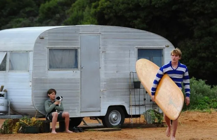 На гребне (2012) через торрент скачать На гребне (2012) фильм через торрент скачать