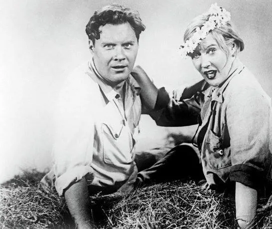 Волга-Волга (1938) через торрент бесплатно Волга-Волга (1938) фильм через торрент бесплатно