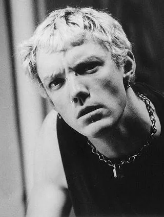 Без чувств (1998) через торрент скачать Без чувств (1998) фильм через торрент скачать