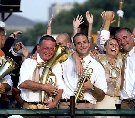 Буча в Гуче (2006) через торрент бесплатно Буча в Гуче (2006) фильм через торрент бесплатно