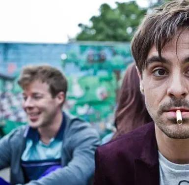 Трое (2011) через торрент бесплатно Трое (2011) сериал через торрент бесплатно