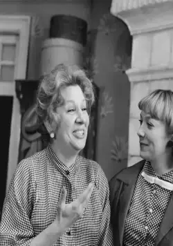 Покровские ворота (1982) через торрент скачать Покровские ворота (1982) сериал через торрент скачать