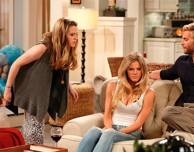 У друзей жизнь лучше (2014) через торрент бесплатно У друзей жизнь лучше (2014) сериал через торрент бесплатно