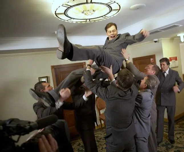 Хоккейные игры (2012) через торрент скачать Хоккейные игры (2012) сериал через торрент скачать