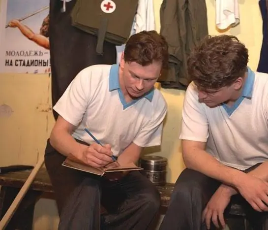 Хоккейные игры (2012) через торрент бесплатно Хоккейные игры (2012) сериал через торрент бесплатно