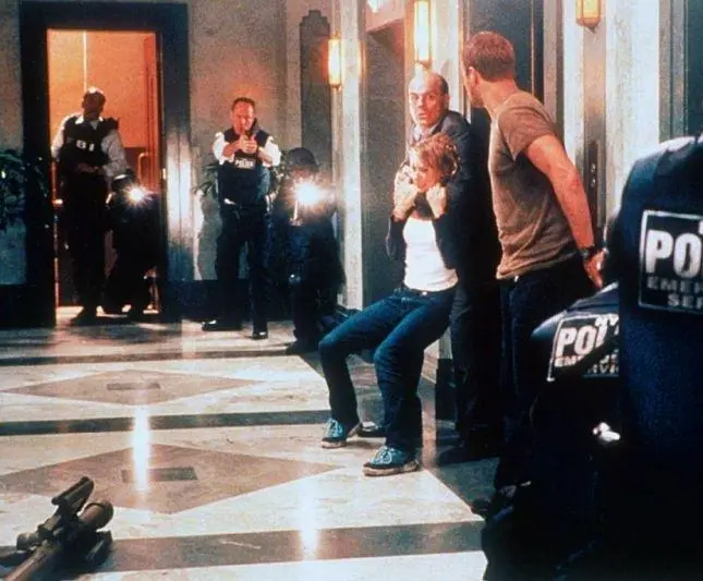 Лифт (2001) через торрент скачать Лифт (2001) фильм через торрент скачать