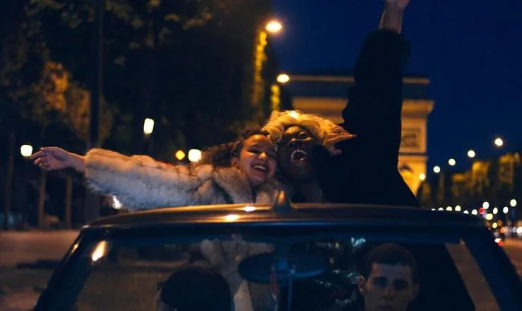 Божественные (2016) через торрент бесплатно Божественные (2016) фильм через торрент бесплатно