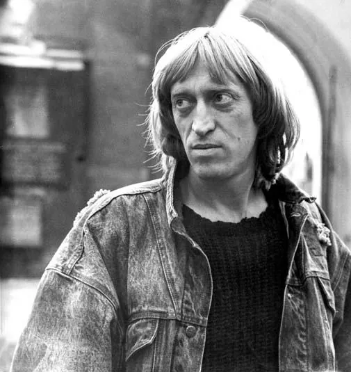 Смиренное кладбище (1989) через торрент бесплатно Смиренное кладбище (1989) фильм через торрент бесплатно