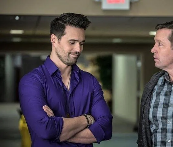 Воскрешение Гевина Стоуна (2016) через торрент бесплатно Воскрешение Гевина Стоуна (2016) фильм через торрент бесплатно