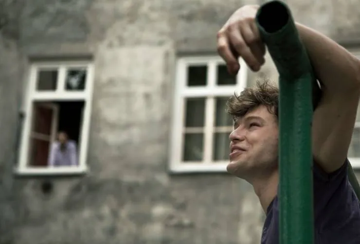 Не стыдясь (2012) через торрент скачать Не стыдясь (2012) фильм через торрент скачать