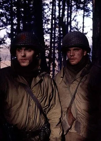 Когда молчат фанфары (1998) через торрент бесплатно Когда молчат фанфары (1998) фильм через торрент бесплатно