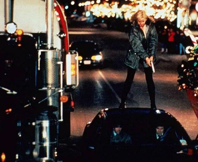 Долгий поцелуй на ночь (1996) через торрент скачать Долгий поцелуй на ночь (1996) фильм через торрент скачать