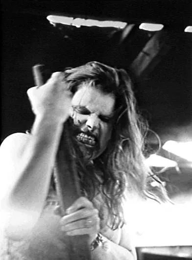 Расплавленное тело (1993) в хорошем качестве через торрент Расплавленное тело (1993) фильм в хорошем качестве через торрент