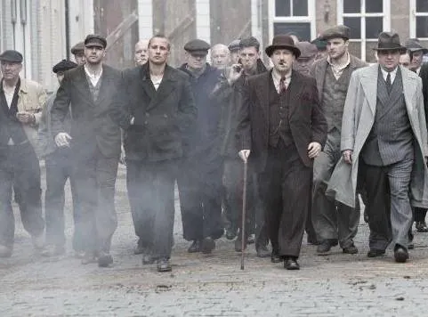 Опасная банда (2011) через торрент скачать Опасная банда (2011) фильм через торрент скачать