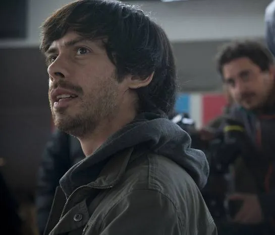 Беглецы (2011) через торрент бесплатно Беглецы (2011) сериал через торрент бесплатно