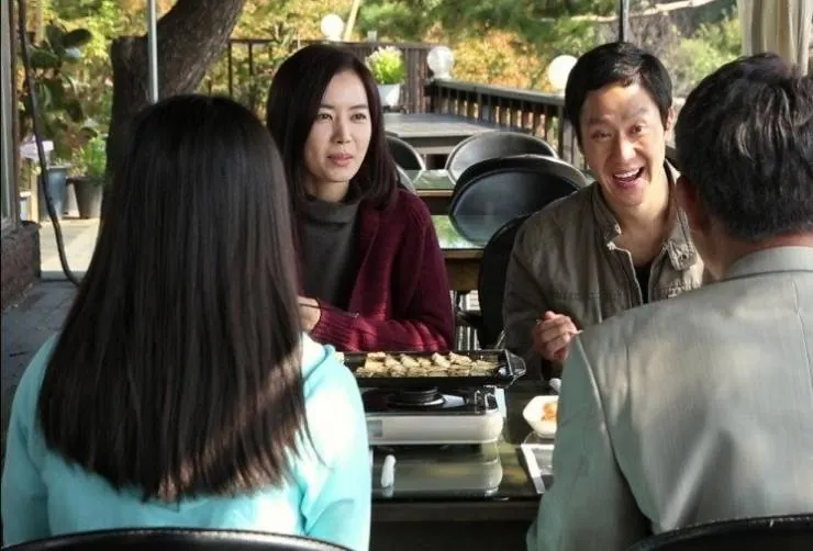 Красная семья (2013) через торрент бесплатно Красная семья (2013) фильм через торрент бесплатно