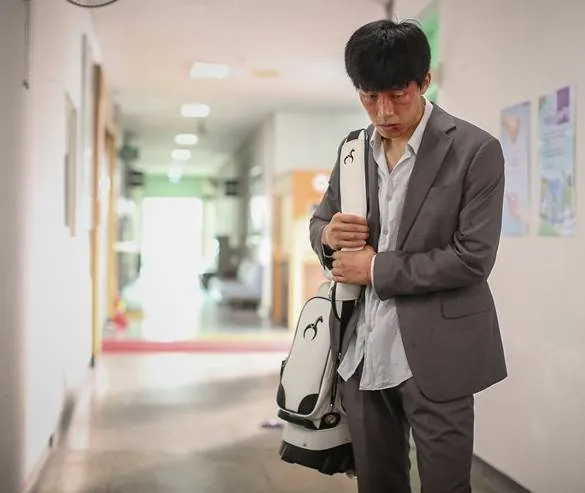 Сумка с деньгами (2018) через торрент скачать Сумка с деньгами (2018) фильм через торрент скачать