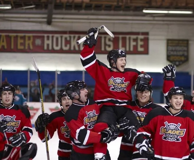 Хоккейный мюзикл (2010) в хорошем качестве через торрент Хоккейный мюзикл (2010) фильм в хорошем качестве через торрент