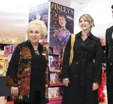 Миссис Чудо в Манхэттене (2010) через торрент скачать Миссис Чудо в Манхэттене (2010) фильм через торрент скачать