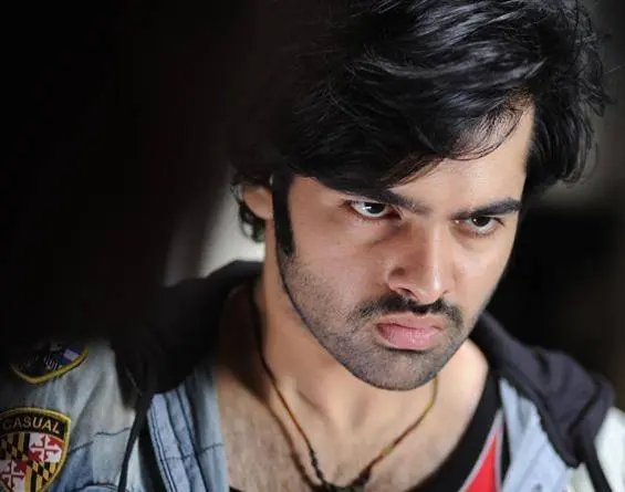 Шершень (2011) через торрент скачать Шершень (2011) фильм через торрент скачать