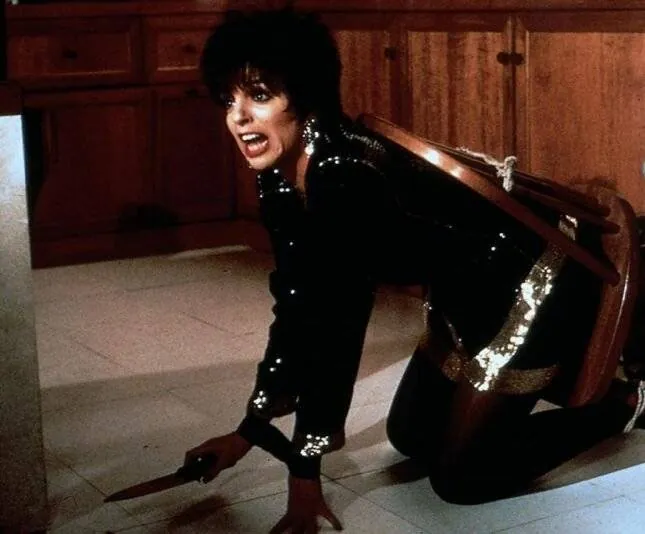 олицейский по найму (1987) в хорошем качестве через торрент олицейский по найму (1987) фильм в хорошем качестве через торрент