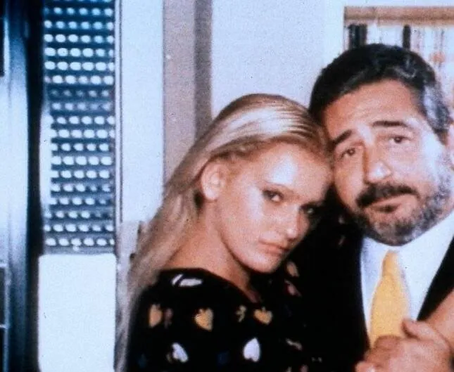 Лицеистка на море с папиной подругой (1980) через торрент скачать Лицеистка на море с папиной подругой (1980) фильм через торрент скачать