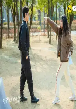 Безумец на районе (2021) через торрент бесплатно Безумец на районе (2021) сериал через торрент бесплатно