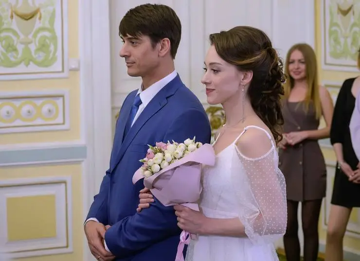 Зеркало для оборотня (2023) через торрент бесплатно Зеркало для оборотня (2023) сериал через торрент бесплатно