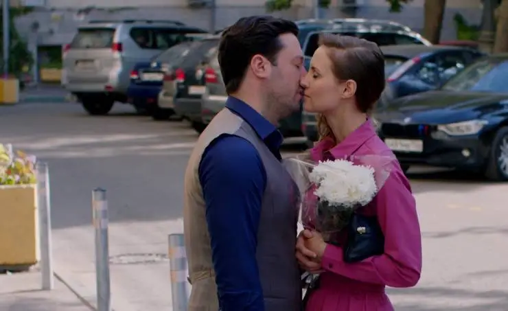 Чужая семья (2020) в хорошем качестве через торрент Чужая семья (2020) сериал в хорошем качестве через торрент