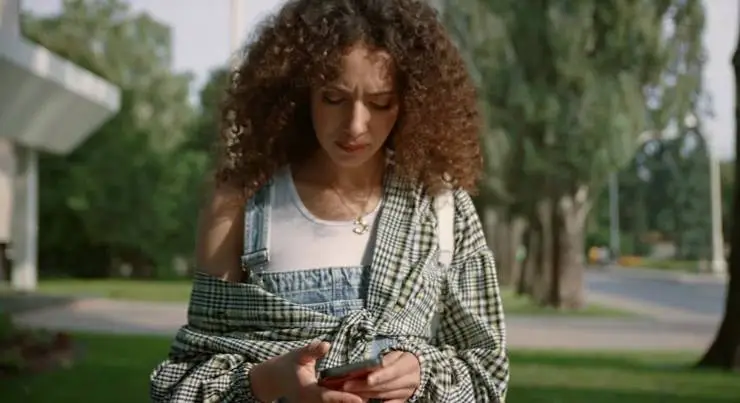 Струны (2021) через торрент скачать Струны (2021) сериал через торрент скачать