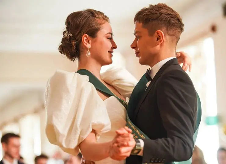 Новенькие (2022) через торрент скачать Новенькие (2022) сериал через торрент скачать