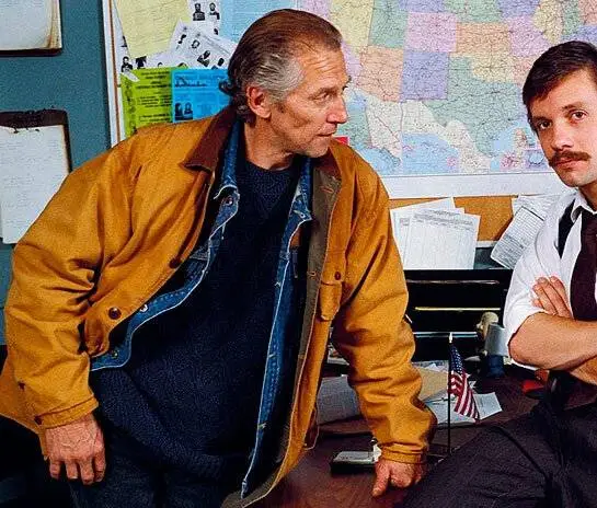 Поймать убийцу (1992) через торрент бесплатно Поймать убийцу (1992) сериал через торрент бесплатно