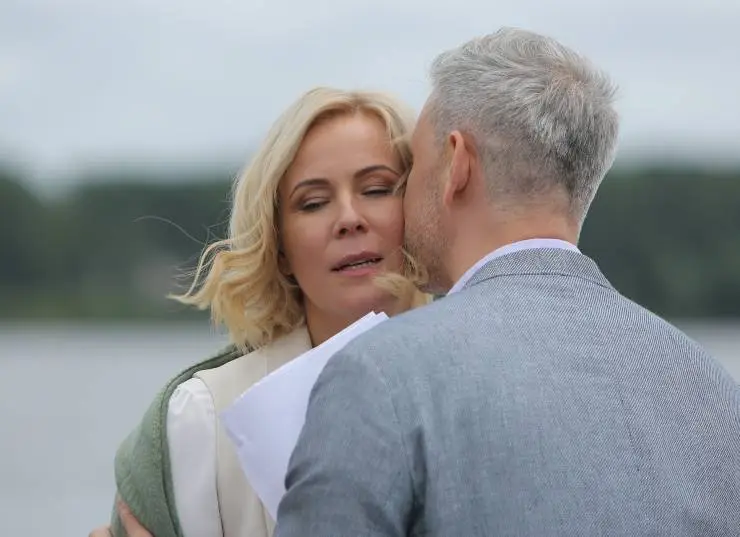 Пригласи в дом призрака (2021) в хорошем качестве через торрент Пригласи в дом призрака (2021) сериал в хорошем качестве через торрент