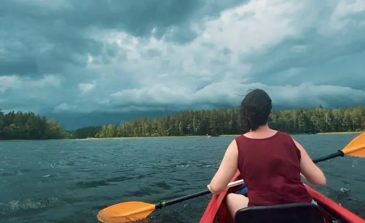 Земля Голубых озёр (2021) через торрент скачать Земля Голубых озёр (2021) фильм через торрент скачать