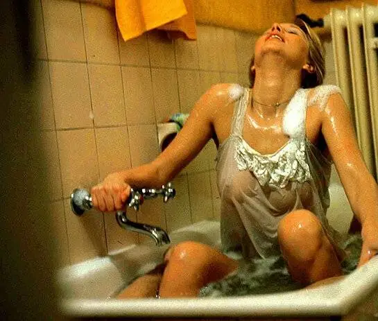 Переполох в отеле (1977) в хорошем качестве через торрент Переполох в отеле (1977) фильм в хорошем качестве через торрент