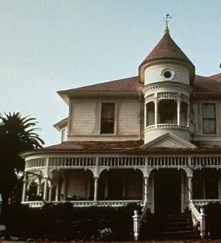 Наваждение гостиницы «Морской утес» (1994) через торрент бесплатно Наваждение гостиницы «Морской утес» (1994) фильм через торрент бесплатно