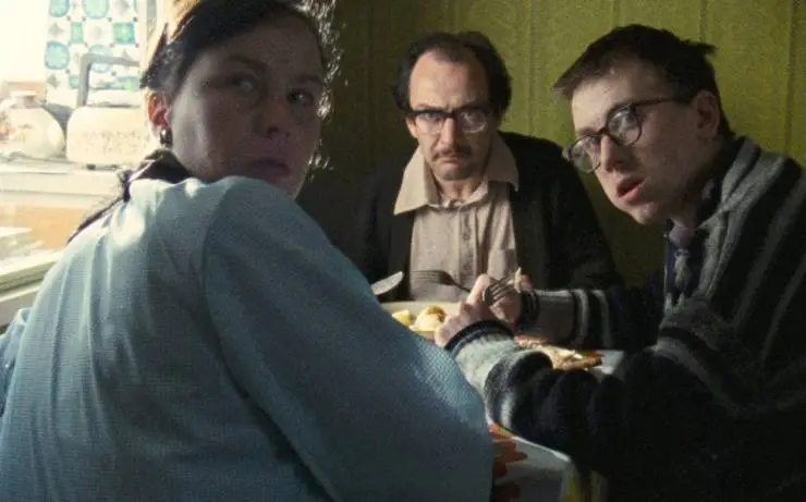 Тем временем (1983) через торрент скачать Тем временем (1983) фильм через торрент скачать