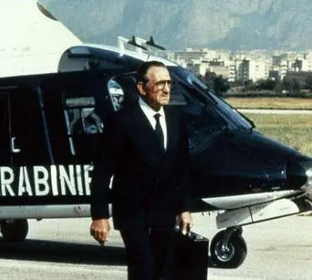 Сто дней в Палермо (1984) через торрент бесплатно Сто дней в Палермо (1984) фильм через торрент бесплатно