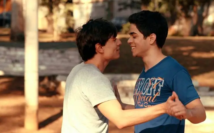 На внешней стороне (2014) через торрент бесплатно На внешней стороне (2014) фильм через торрент бесплатно