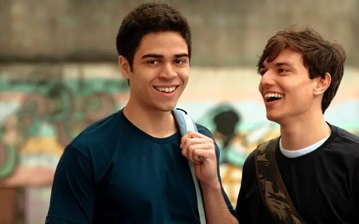 На внешней стороне (2014) через торрент скачать На внешней стороне (2014) фильм через торрент скачать