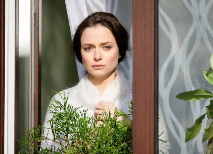 Чужие люди (2024) через торрент скачать Чужие люди (2024) сериал через торрент скачать