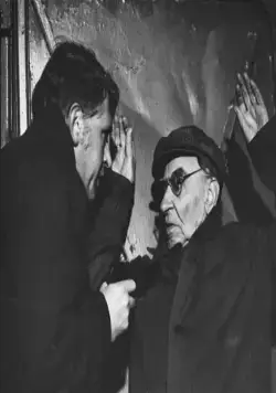 Быть лишним (1976) в хорошем качестве через торрент Быть лишним (1976) фильм в хорошем качестве через торрент