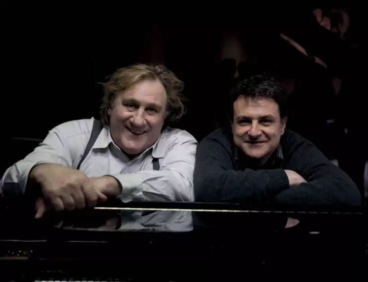 Маленький мир (2010) через торрент скачать Маленький мир (2010) фильм через торрент скачать