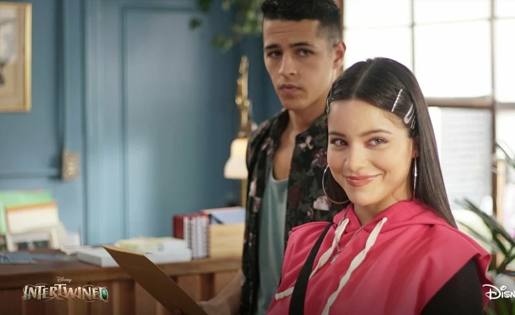 Переплетенные (2021) через торрент бесплатно Переплетенные (2021) сериал через торрент бесплатно