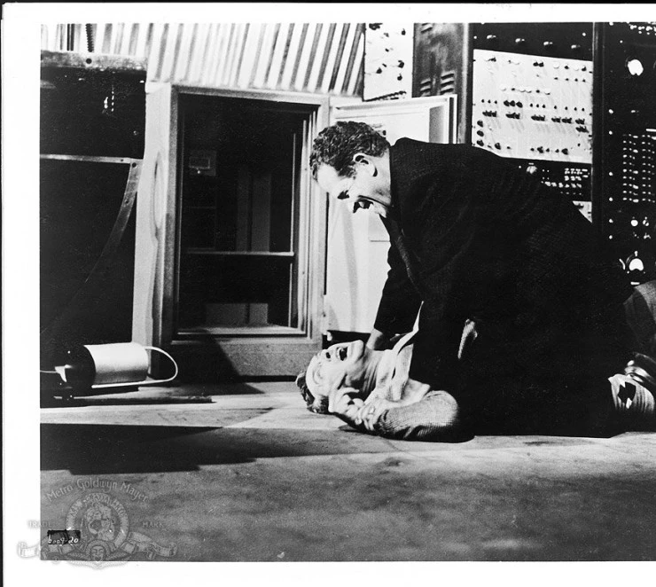 Необычайно прозрачный человек (1960) через торрент бесплатно Необычайно прозрачный человек (1960) фильм через торрент бесплатно