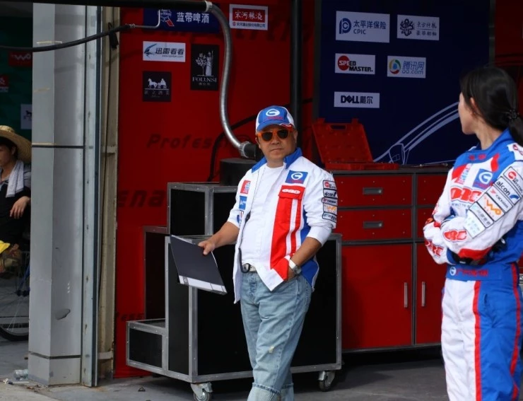 Легендарный гонщик (2011) через торрент скачать Легендарный гонщик (2011) фильм через торрент скачать